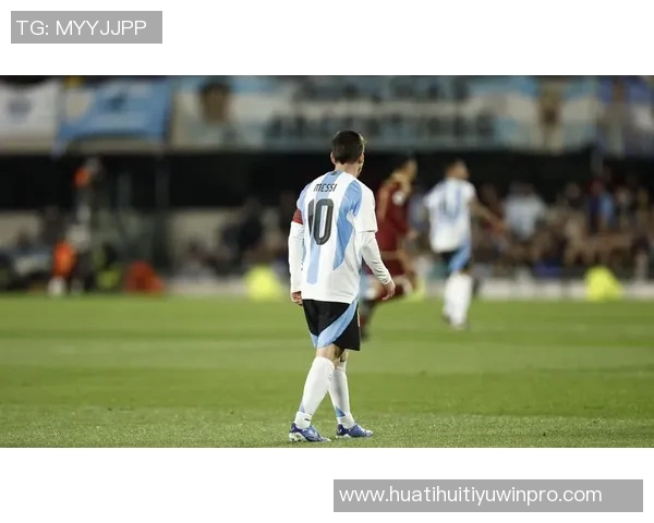 梅西在社交媒体分享照片宣布前往阿根廷国家队报到的喜悦心情